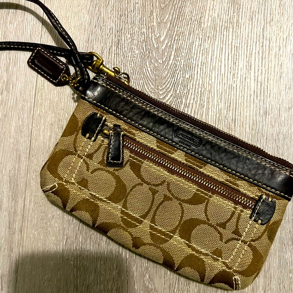 Coach monogram wristlet - Picture 2 of 5